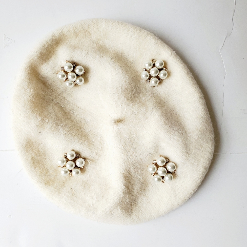 Cream Beret with Pearl Cluster‎ Accent